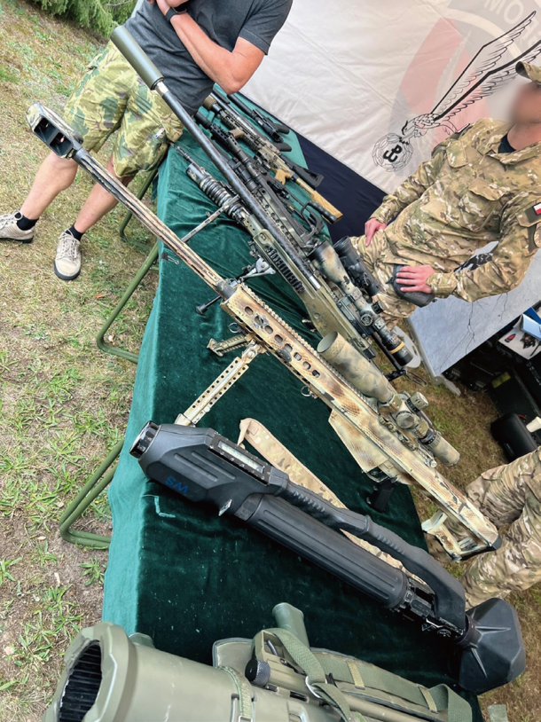 ポーランド軍最精鋭特殊部隊への入隊テストを再現した障害物レース