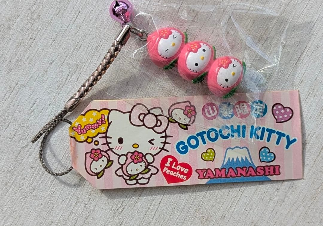 ご当地ハローキティ 山梨限定 桃 ストラップ 新品 未使用 レア 美品 2004年当時物 山梨限定 桃 ハローキティ ご当地キティ - メルカリ