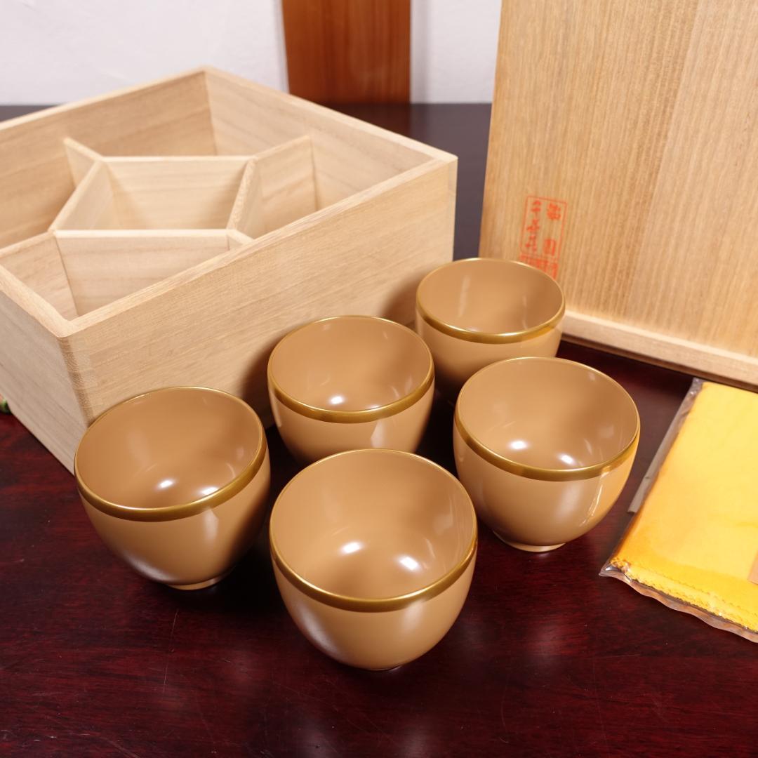 輪島塗 銘苑 千茶荘謹製 白漆 金縁 湯呑 ぐい吞 5客 共箱 輪島塗】蒔絵 ぐい呑み「花瓢箪」（溜塗） | FEEL J Style