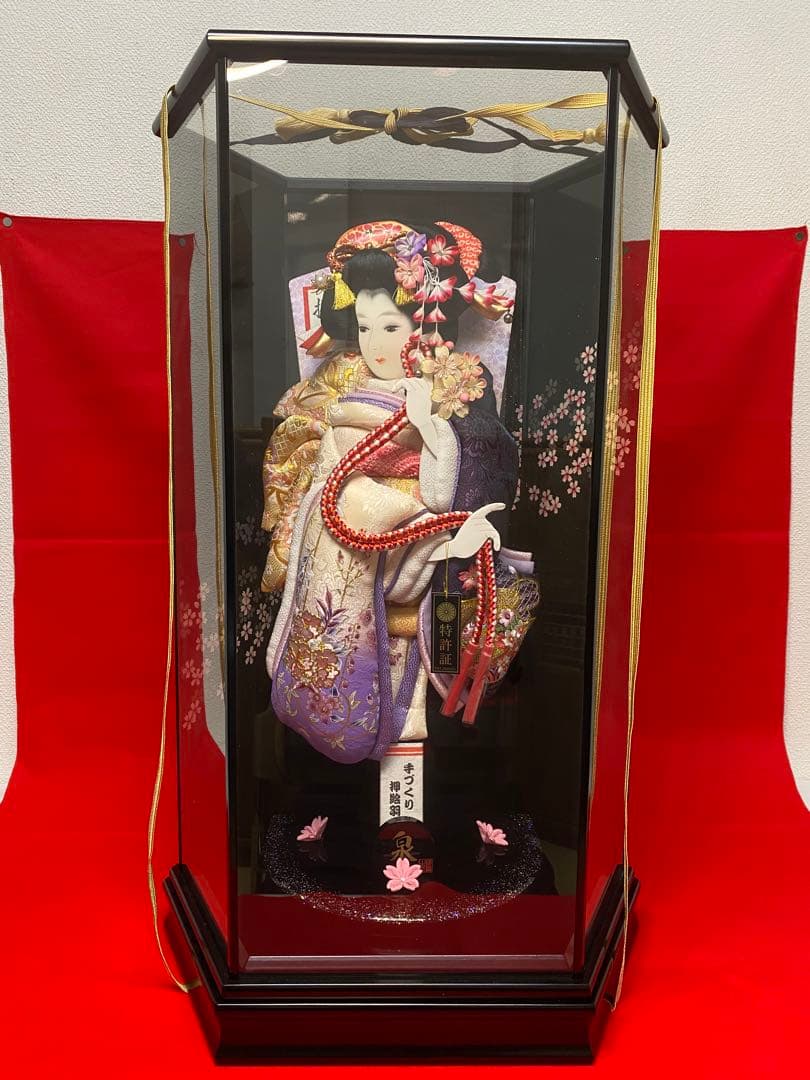 羽子板　立体振袖刺繡六角ガラスケース１8号・間口約４３×奥行約３３×高さ約７２㎝ あきしの18号羽子板ケース飾り ～広島市の人形問屋十二段屋